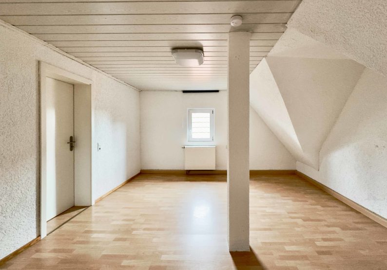 W01: Arbeitszimmer im DG