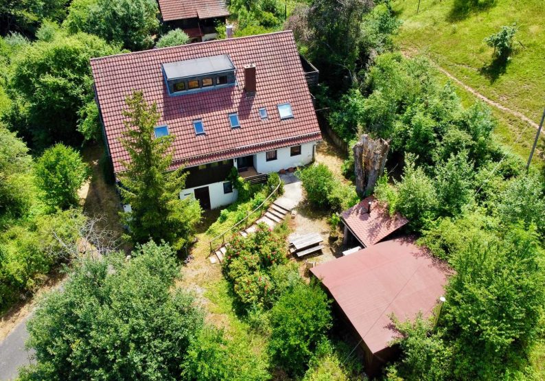 Haupthaus mit Zeltbereich