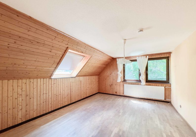 Wohnhaus DG Zimmer