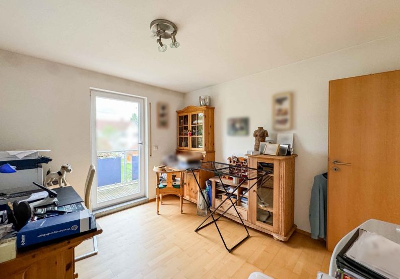 Zimmer 2 mit Balkonzugang