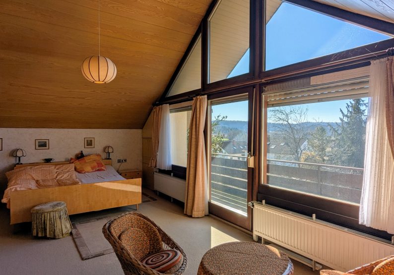 Schlafzimmer DG mit Balkon