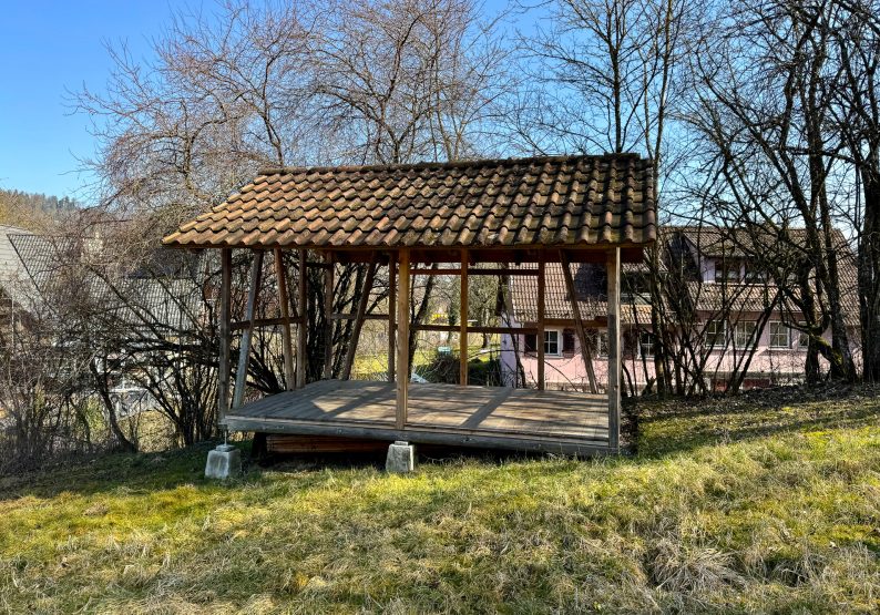 Überdachte Hütte